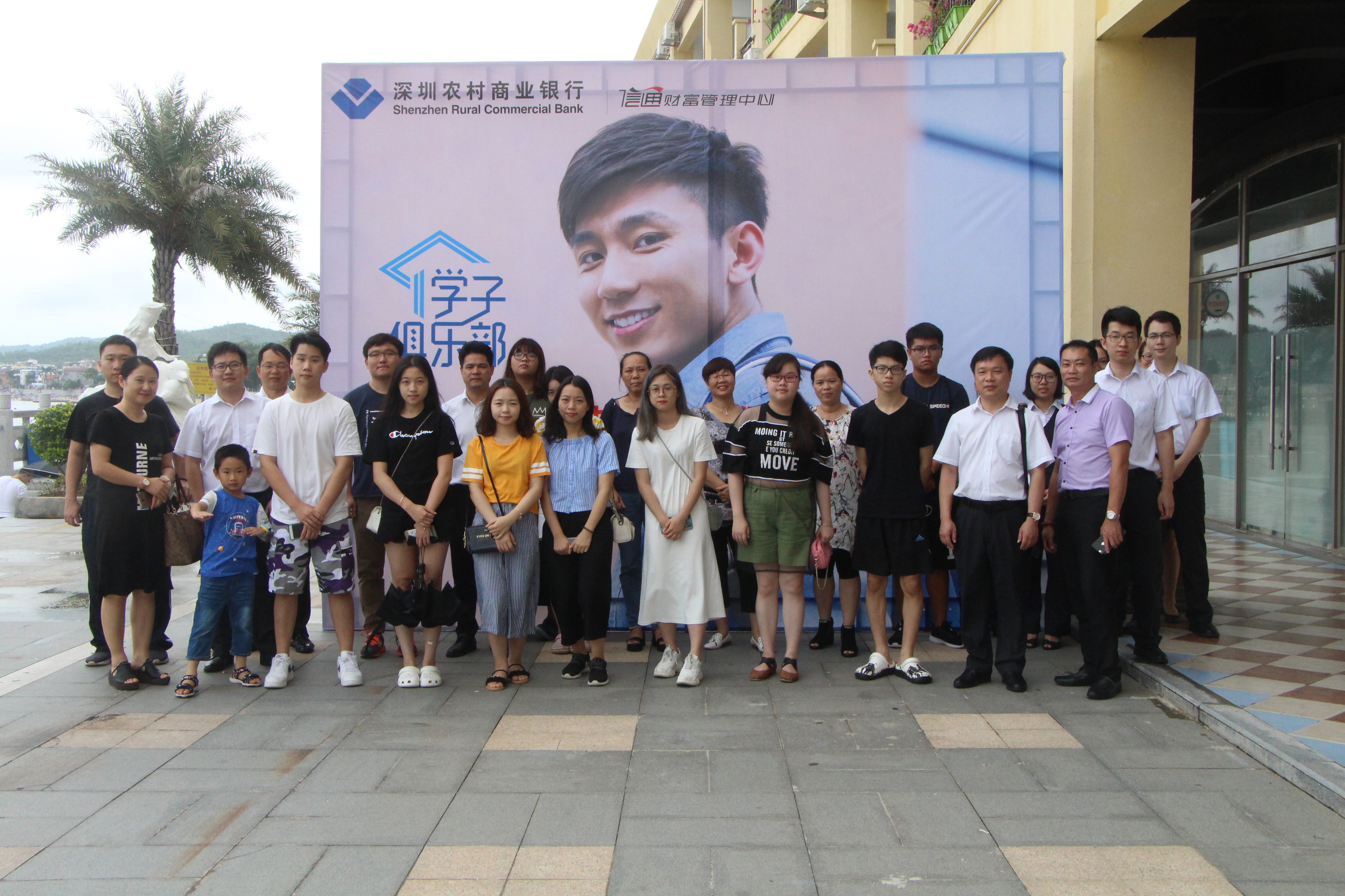 十年寒窗苦泛舟，終得梅花撲鼻來(lái)